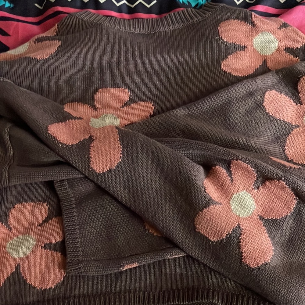 flower sweater from nectary clothing size small brown great condition.